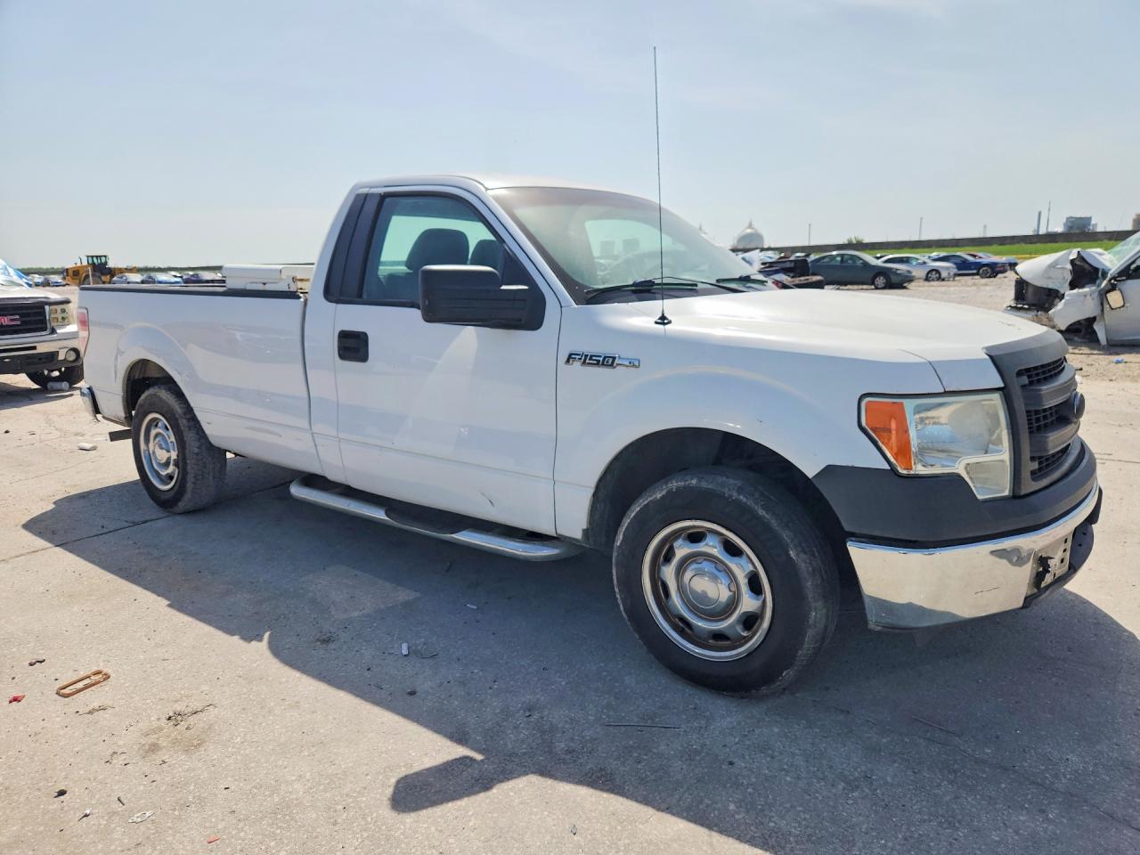 2013 Ford F150 White vin: 1FTMF1CM0DKE06147