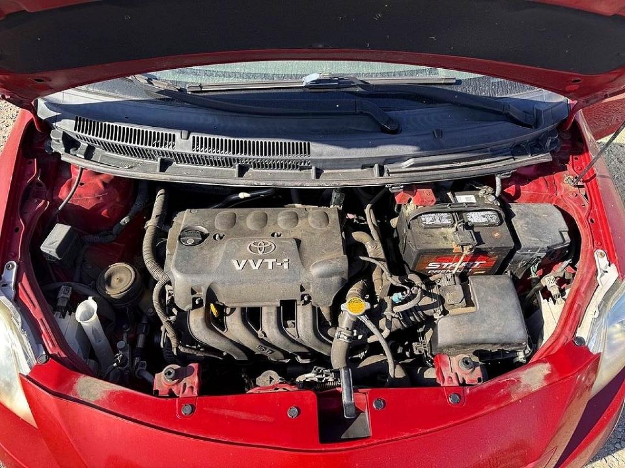 2009 Toyota Yaris Base Red vin: JTDBT903694046372