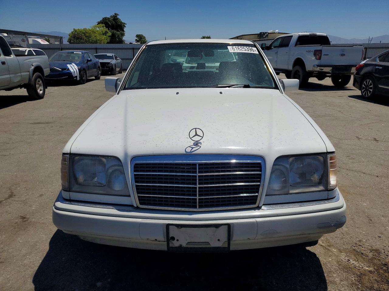 1994 Mercedes-benz E 320 White vin: WDBEA32E2RC125900