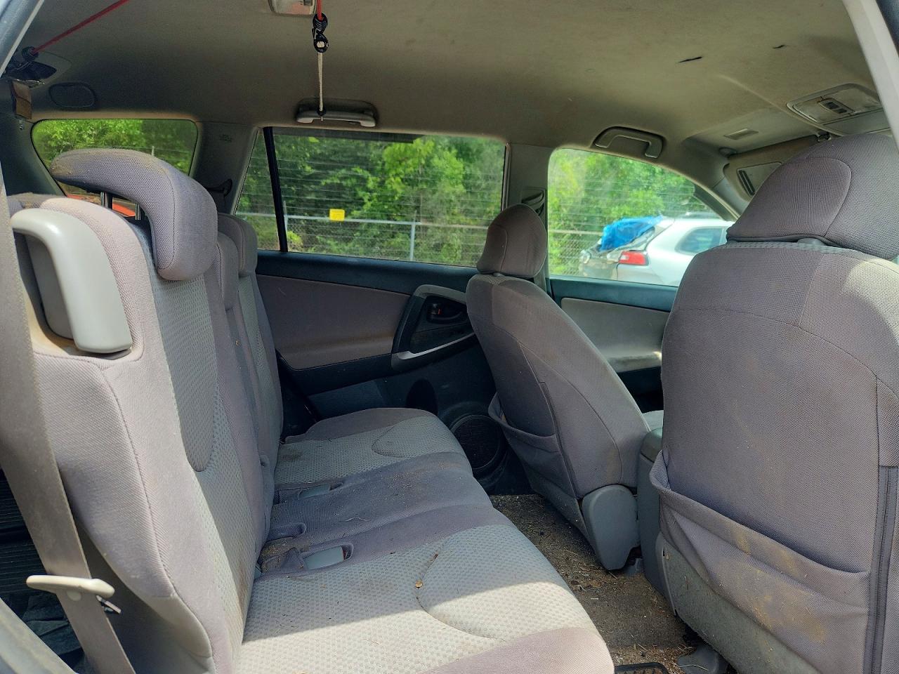 2006 Toyota Rav4 Base Silver vin: JTMZK33V566000012