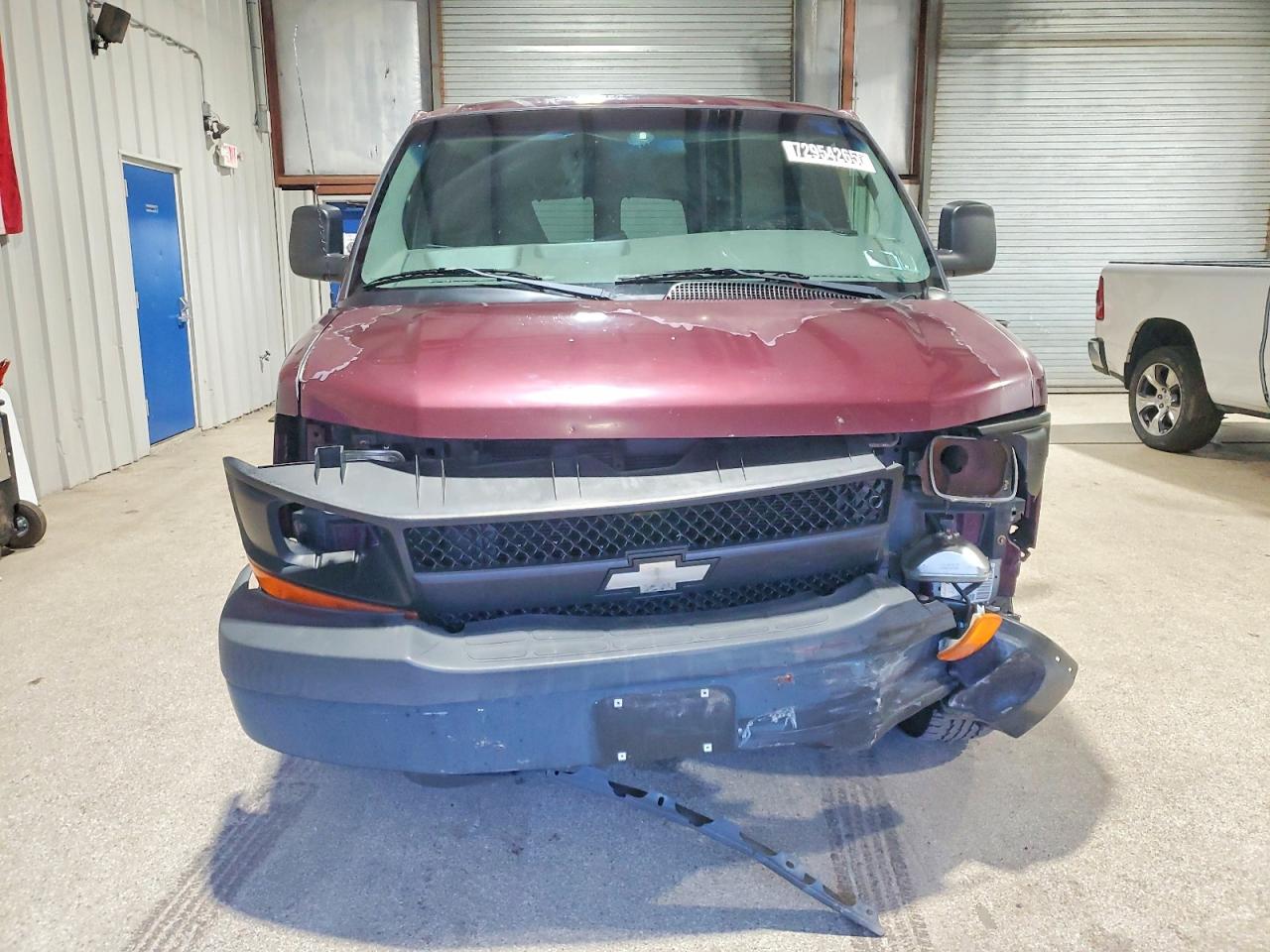 2003 Chevrolet Express G3500 Red vin: 1GAHG39U031231526