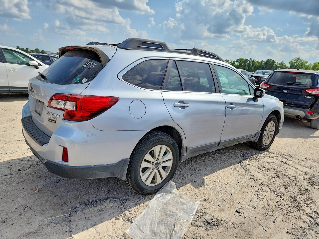 2015 Subaru Outback 2.5i Premium Silver vin: 4S4BSAHC5F3245130