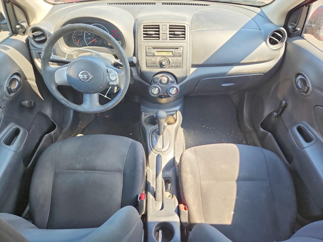 2014 Nissan Versa 1.6 S Красный vin: 3N1CN7AP0EL818893
