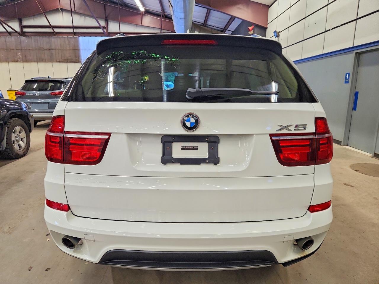 2011 Bmw X5 Xdrive35d White vin: 5UXZW0C54BL370946