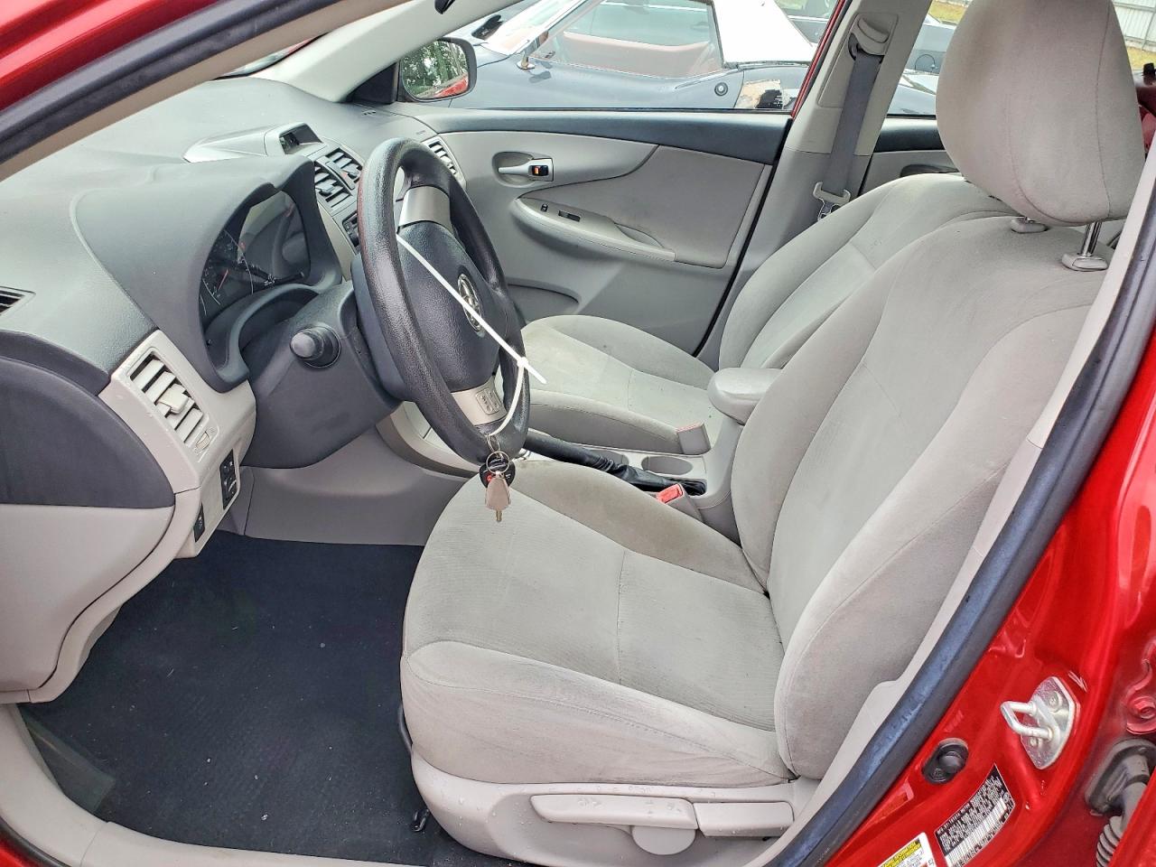2013 Toyota Corolla Le Red vin: 2T1BU4EE5DC027313