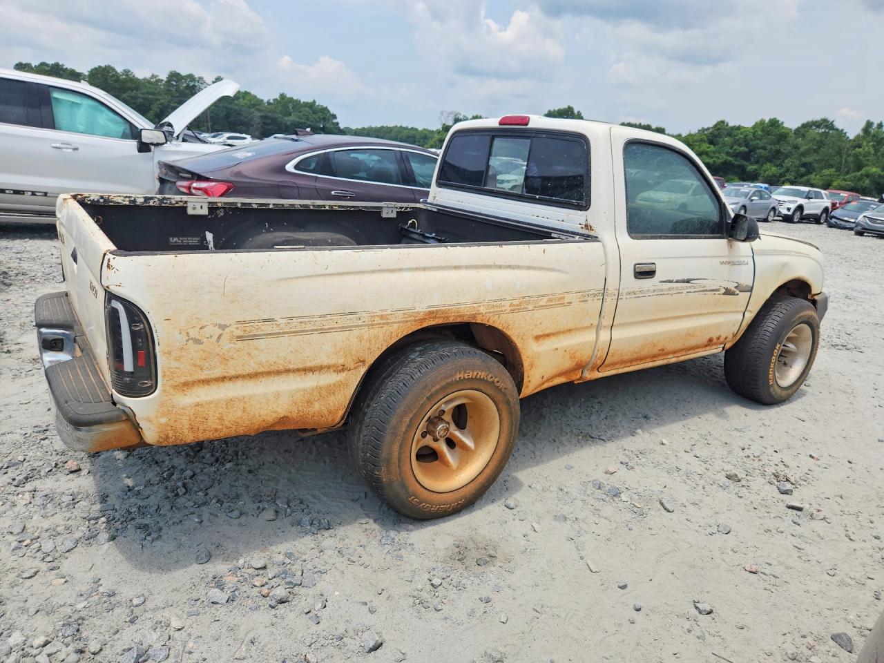 2000 Toyota Tacoma Base White vin: 4TANL42NXYZ590367