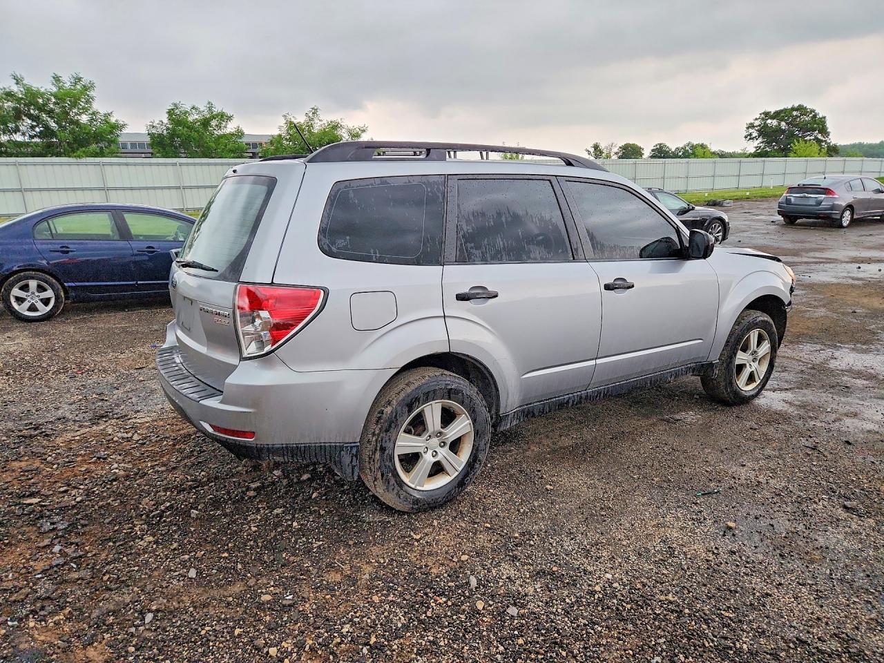 2013 Subaru Forester 2.5x Серебряный vin: JF2SHABC1DH410913