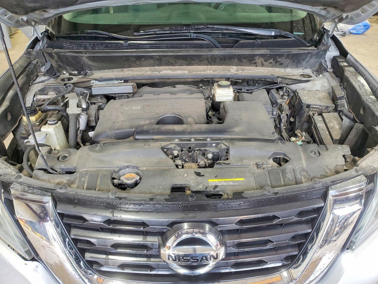 2017 Nissan Pathfinder S Silver vin: 5N1DR2MNXHC606162
