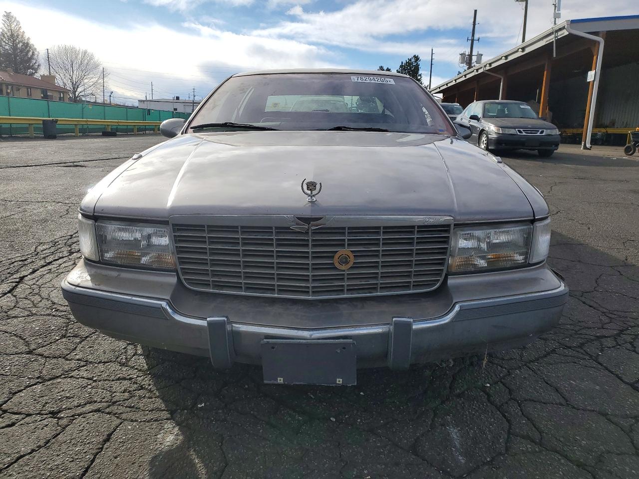 1995 Cadillac Fleetwood Base Silver vin: 1G6DW52P3SR714391