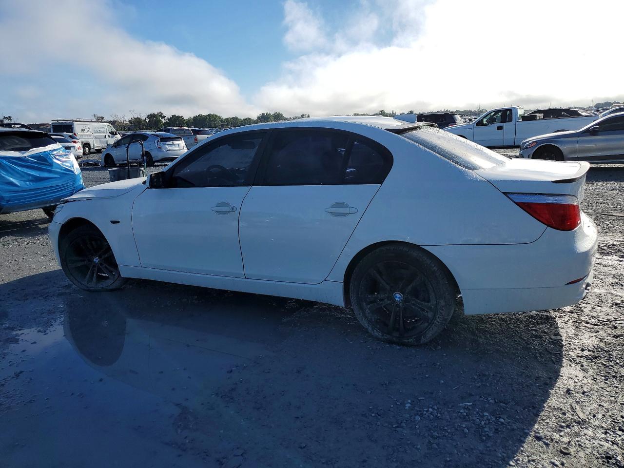 2010 Bmw 528 Xi White vin: WBANV1C50AC156847