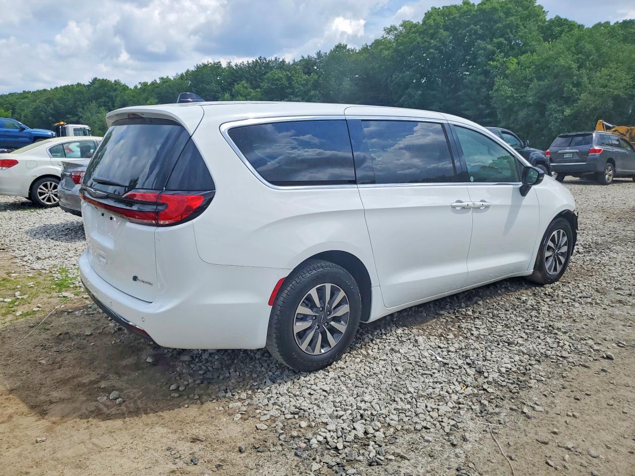 2025 Chrysler Pacifica Hybrid Select White vin: 2C4RC1S73SR573126