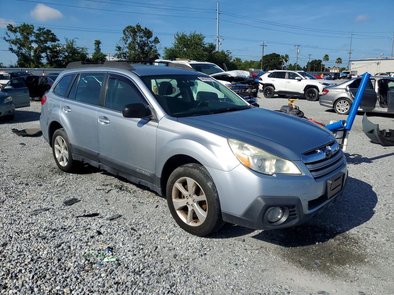 2014 Subaru Outback 2.5i Silver vin: 4S4BRBAC1E3307486