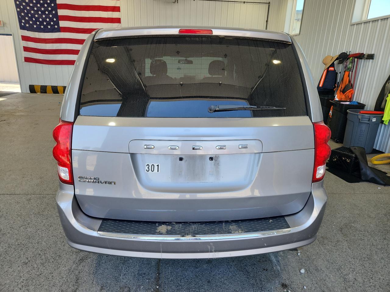 2015 Dodge Grand Caravan Se Серебряный vin: 2C4RDGBG6FR549991 Damage: Rear Bumper, Heavy Scratch, 2 To 3 Inches