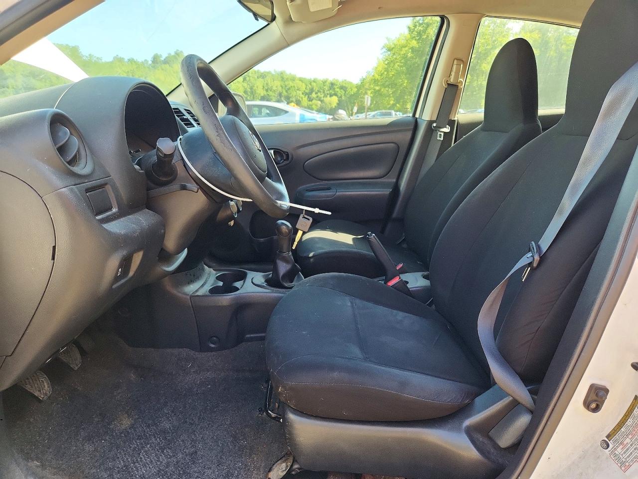 2014 Nissan Versa 1.6 S Белый vin: 3N1CN7AP4EL857132