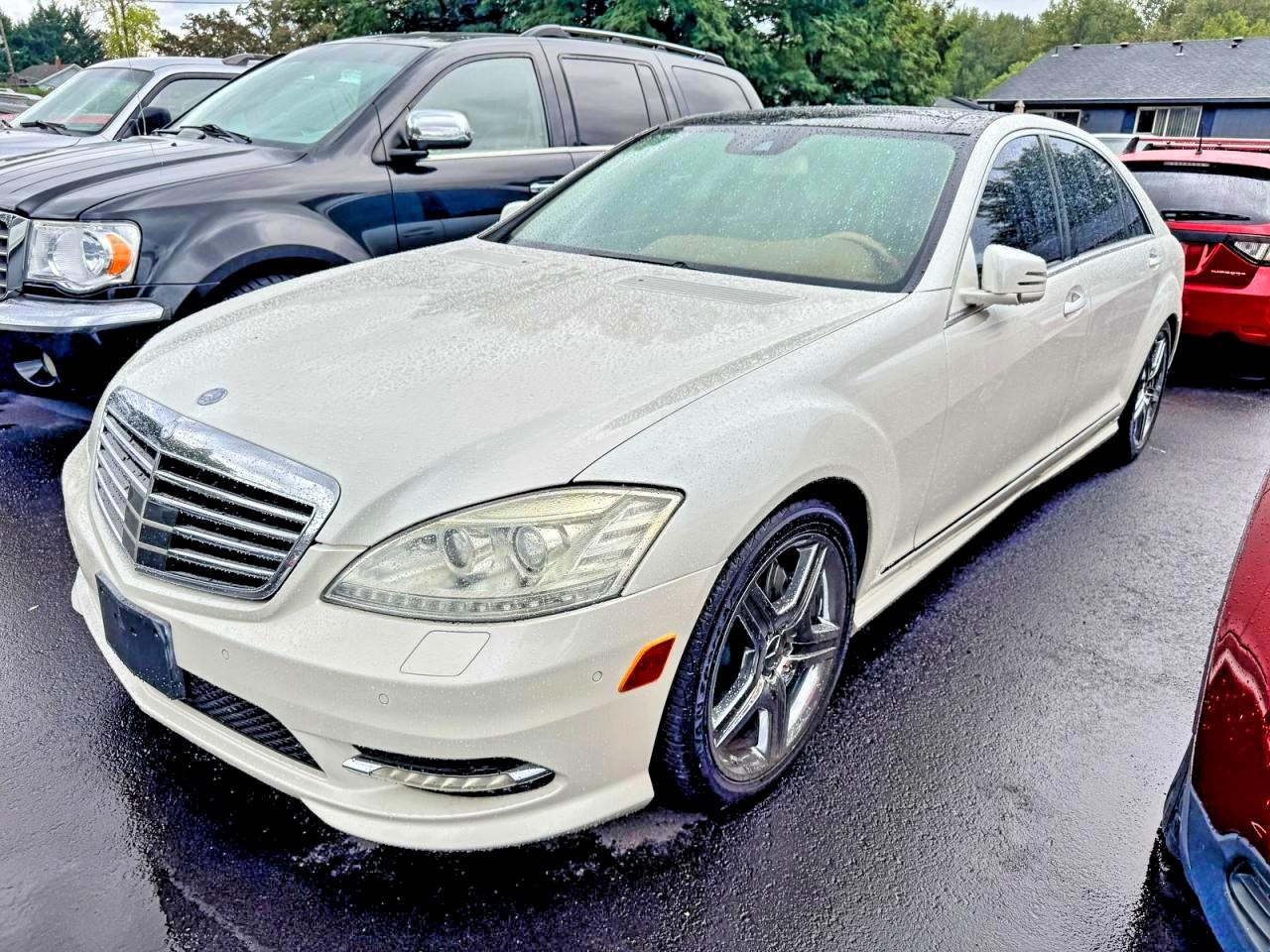 2011 Mercedes-benz S 550 Белый vin: WDDNG7BB2BA387601