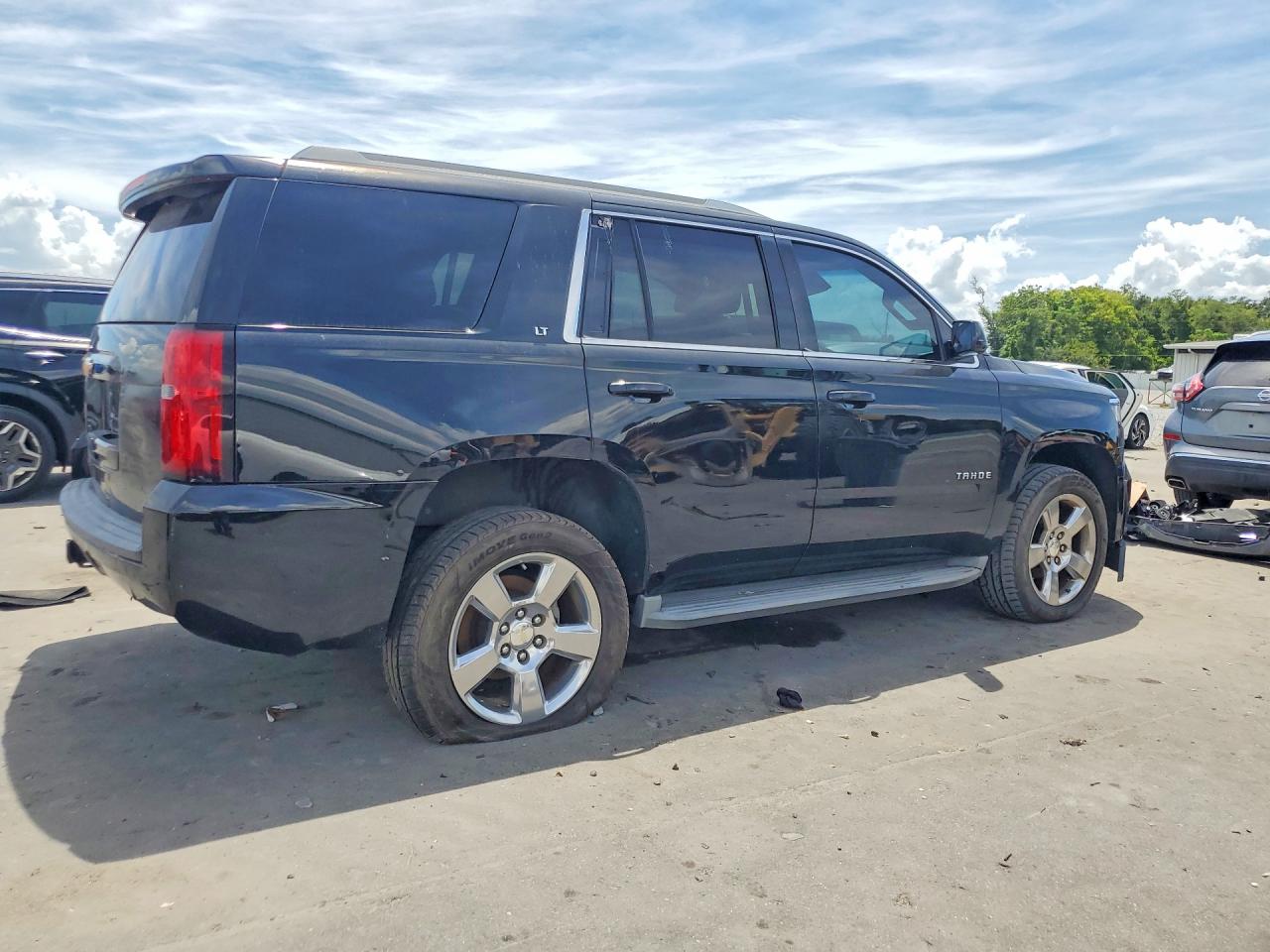 2015 Chevrolet Tahoe C1500 Lt Черный vin: 1GNSCBKC7FR594715