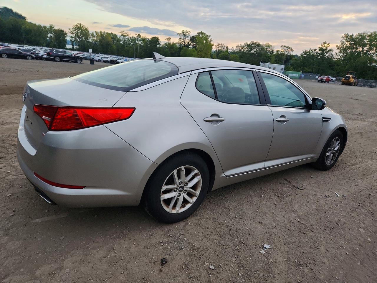 2011 Kia Optima Lx Silver vin: KNAGM4A73B5173388