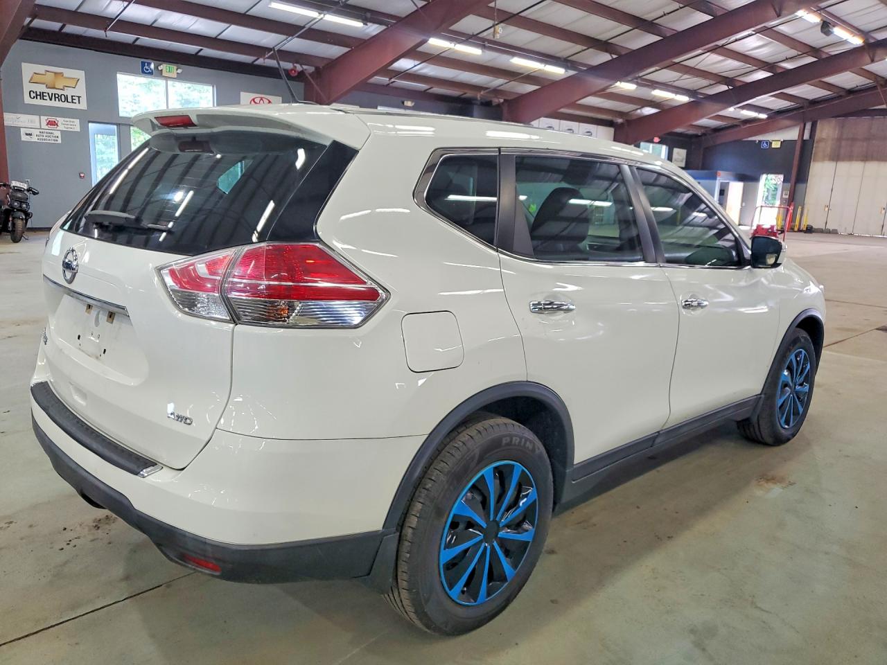 2015 Nissan Rogue S White vin: KNMAT2MV7FP589481