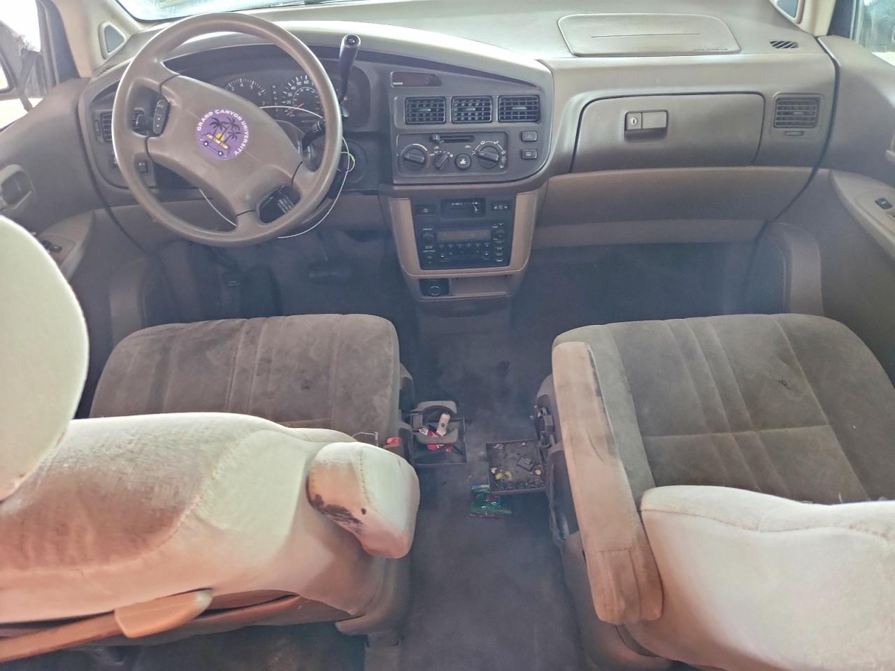 2000 Toyota Sienna Le Tan vin: 4T3ZF13C5YU268342