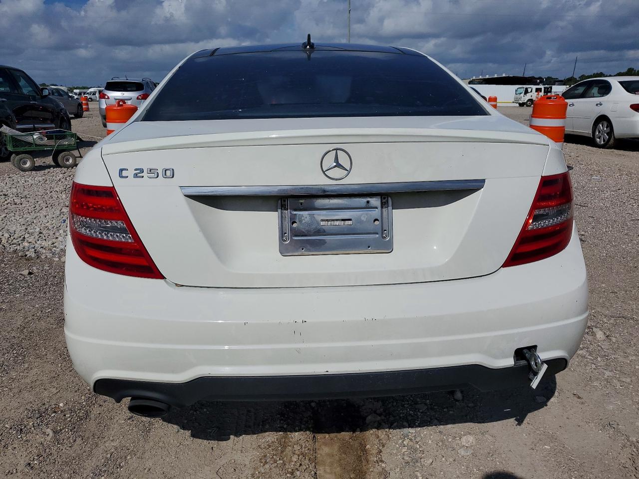 2012 Mercedes-benz C 250 White vin: WDDGJ4HB7CF875320