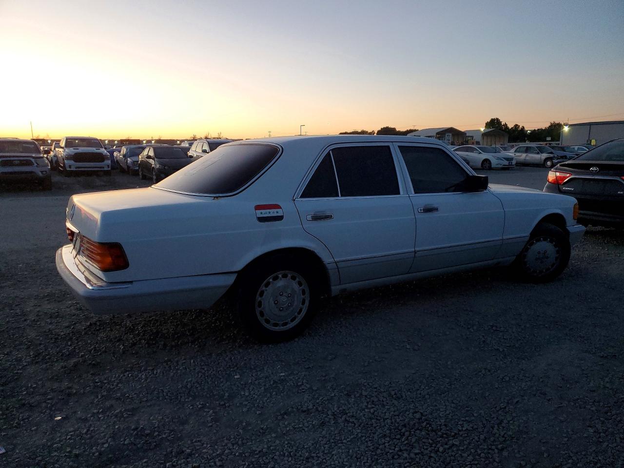 1990 Mercedes-benz 300 Se White vin: WDBCA24D8LA523315