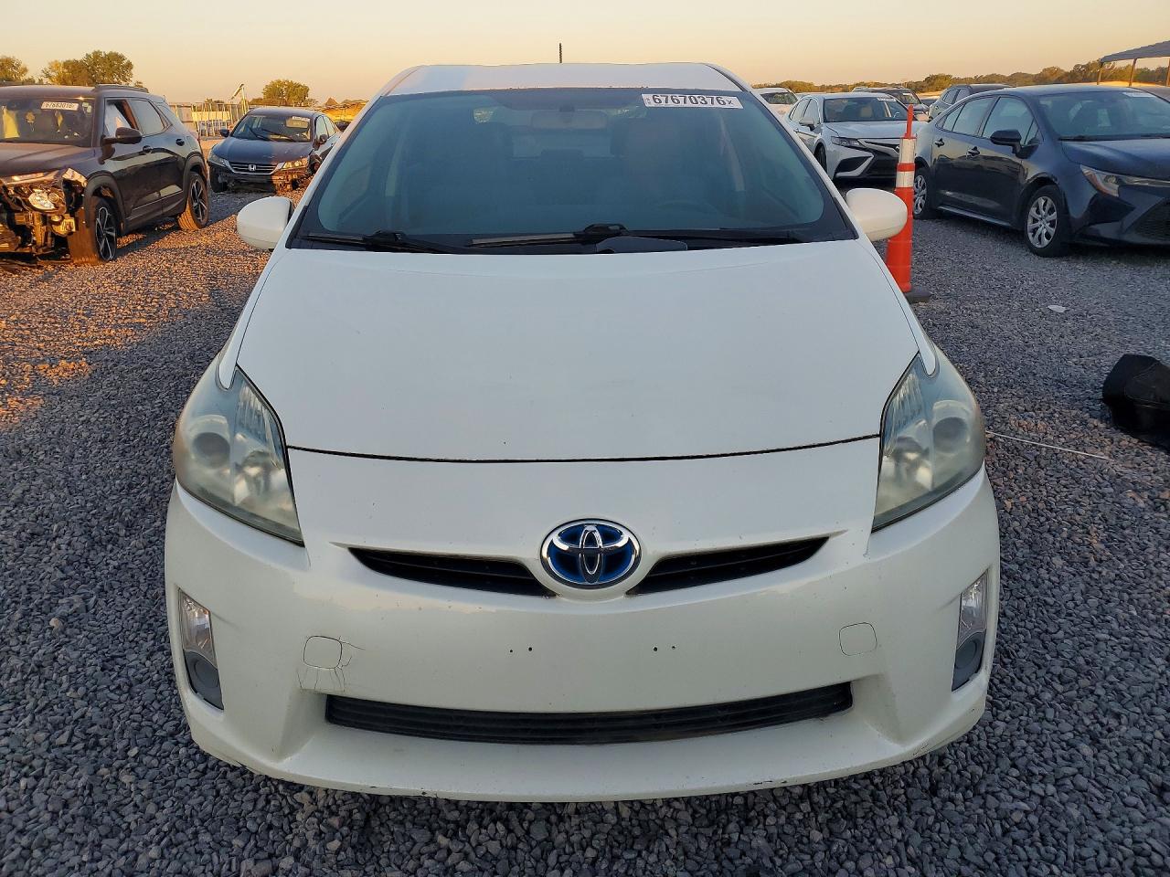 2011 Toyota Prius Two White vin: JTDKN3DU2B0279169