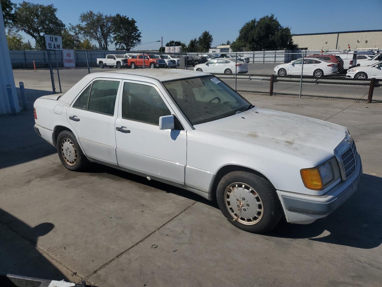 1993 Mercedes-benz 300 E 2.8 Белый vin: WDBEA28E7PB997140
