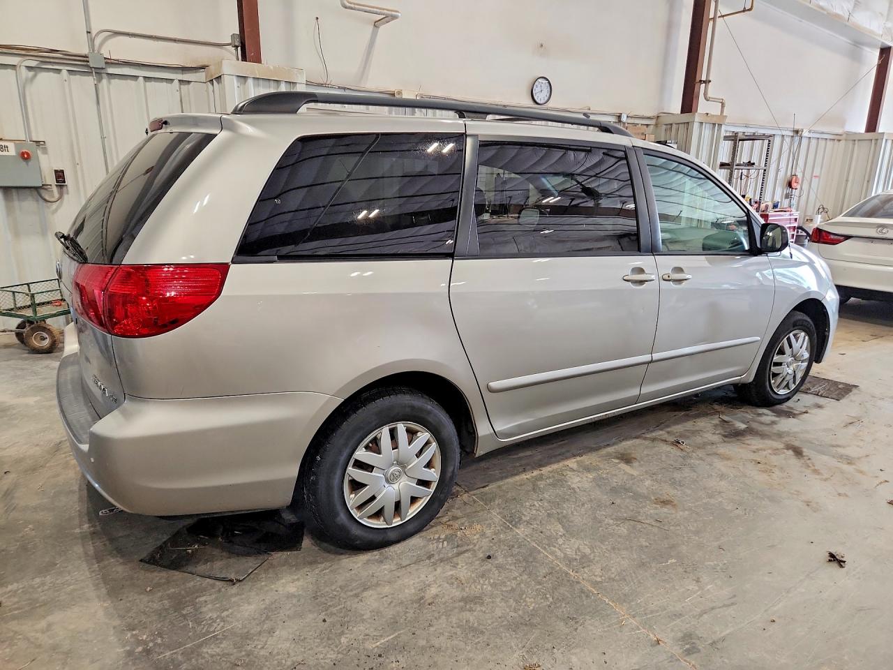 2007 Toyota Sienna Le 7-passenger Gray vin: 5TDZK23C57S090062