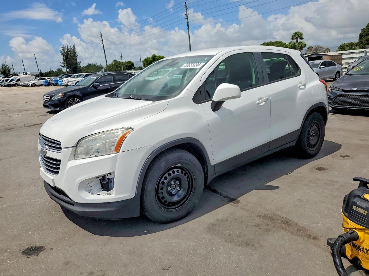 2015 Chevrolet Trax Ls White vin: KL7CJKSB0FB127281