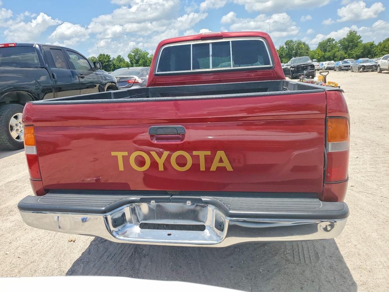 1997 Toyota Tacoma Base Red vin: 4TAVL52NXVZ294685