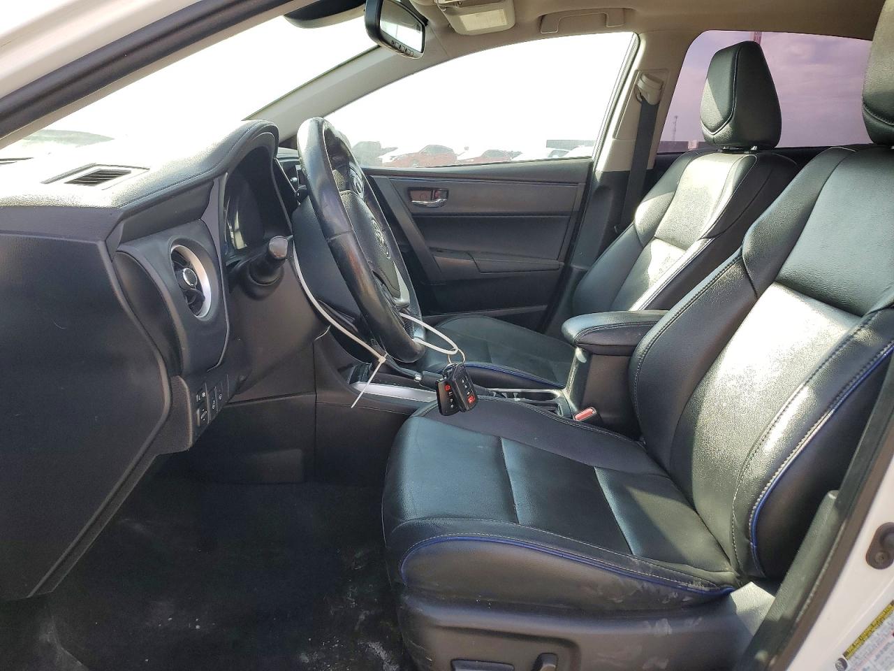 2019 Toyota Corolla L White vin: 2T1BURHE4KC185082