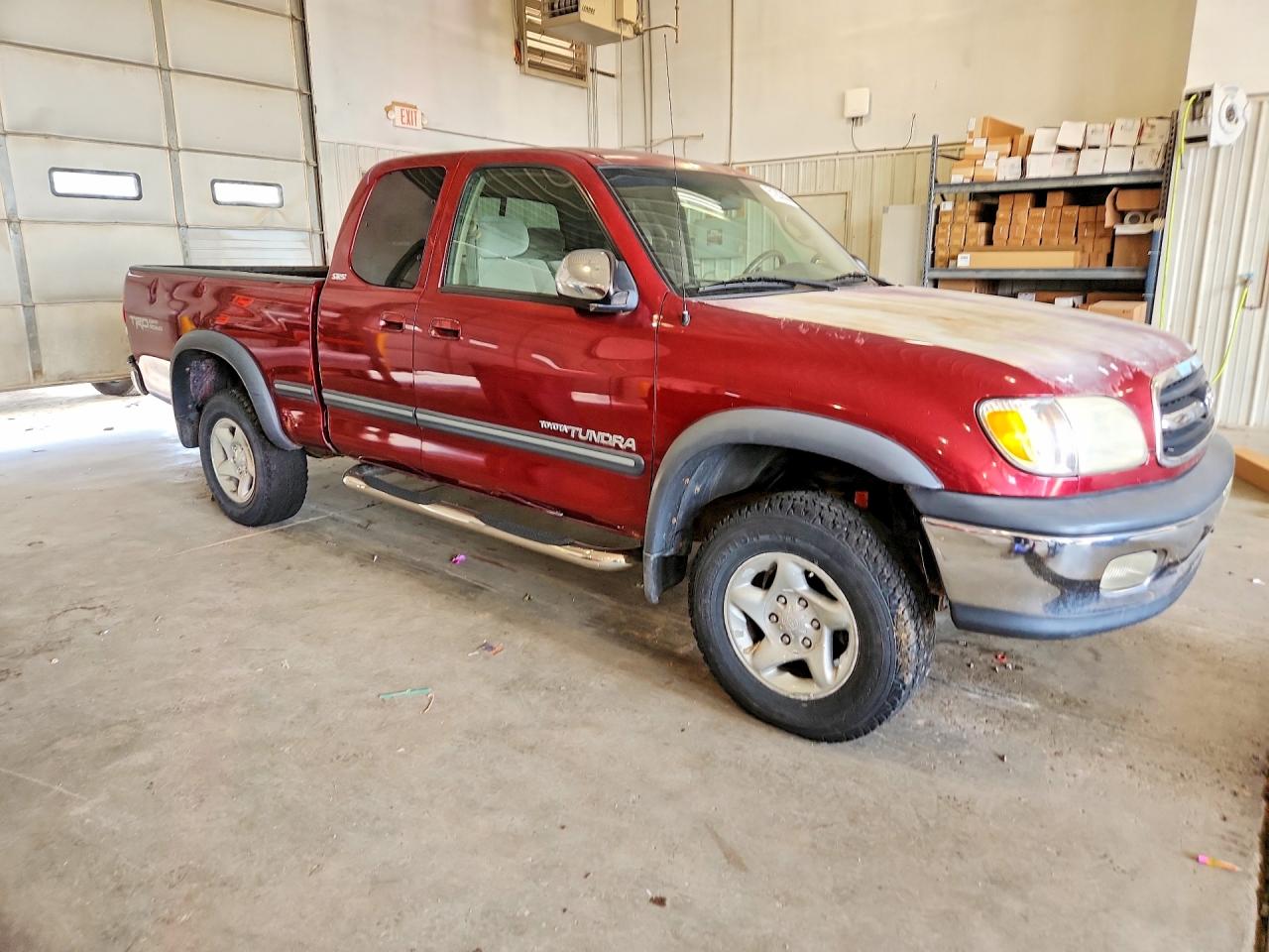 2001 Toyota Tundra Sr5 Red vin: 5TBBT441X1S155592