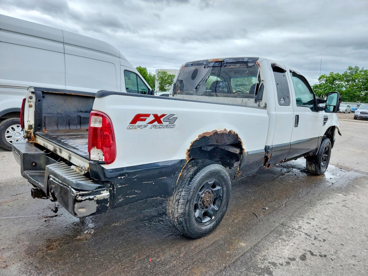 2010 Ford F250 Super Duty White vin: 1FTSX2B56AEB32502
