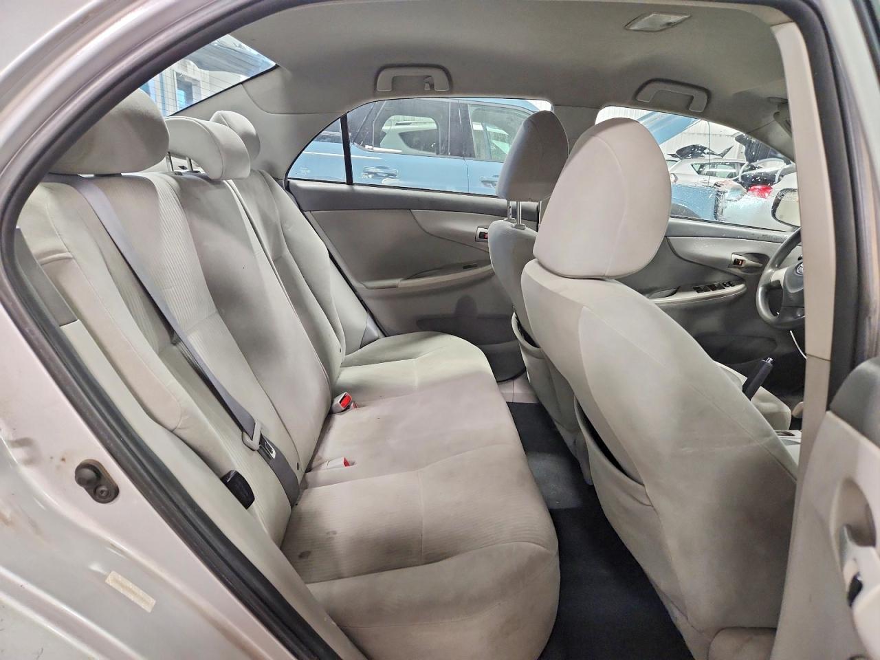 2010 Toyota Corolla Le Silver vin: 1NXBU4EE9AZ216928