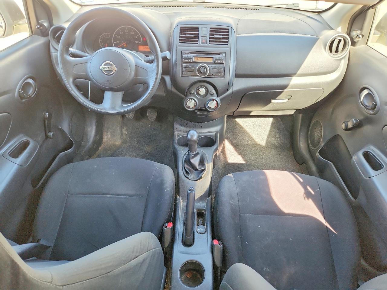 2014 Nissan Versa 1.6 S Белый vin: 3N1CN7AP4EL857132