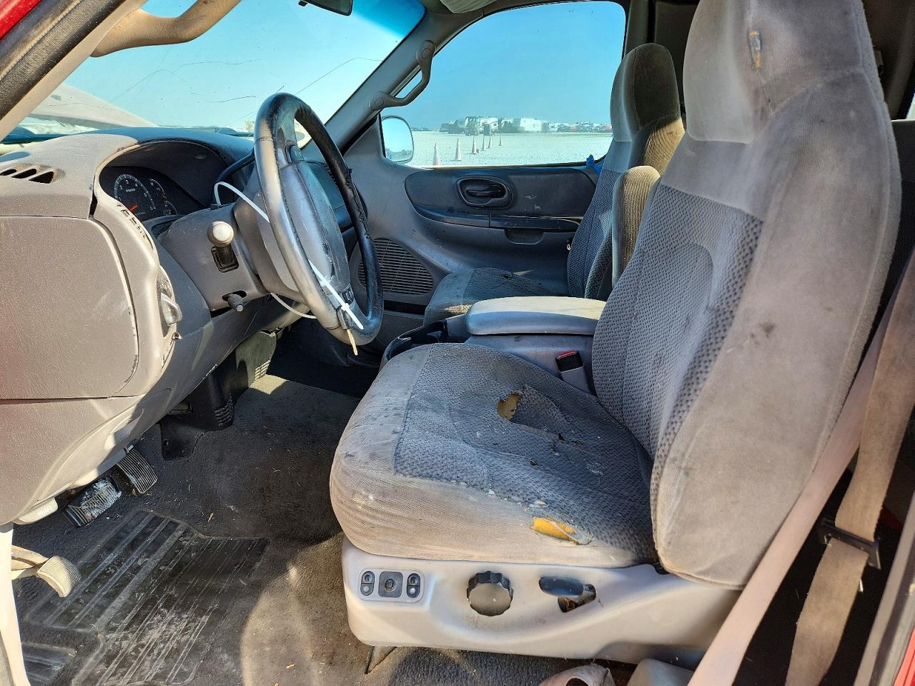 2001 Ford F150 Красный vin: 1FTRX17L11NA09206