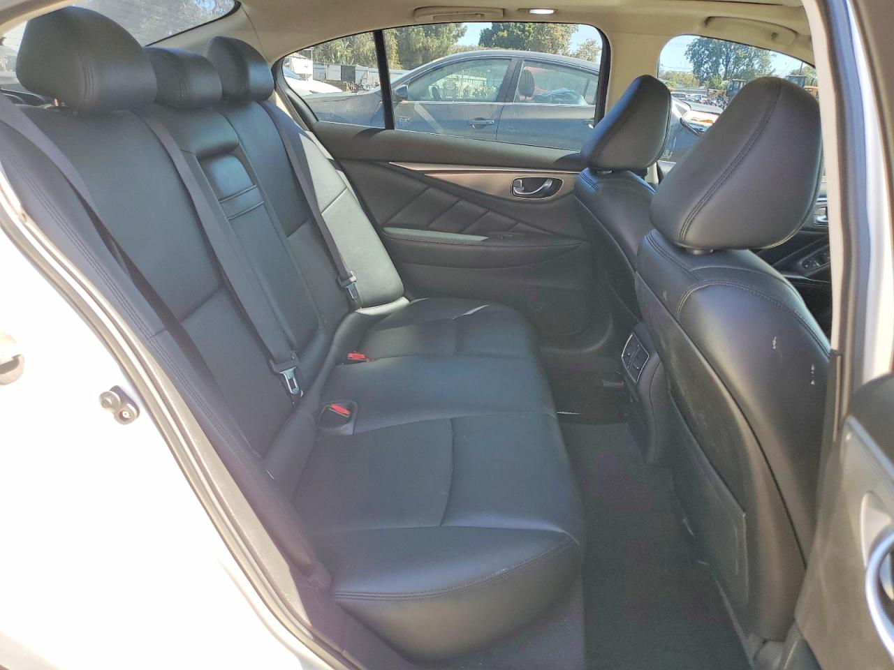 2015 Infiniti Q50 Premium Белый vin: JN1BV7APXFM333275