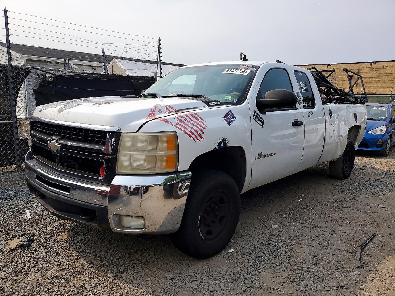 2007 Chevrolet Silverado C2500 Heavy Duty White vin: 1GCHC29K67E572262