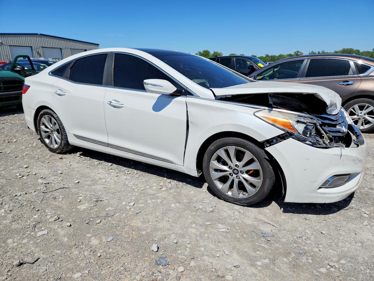 2012 Hyundai Azera Base White vin: KMHFH4JG8CA135324