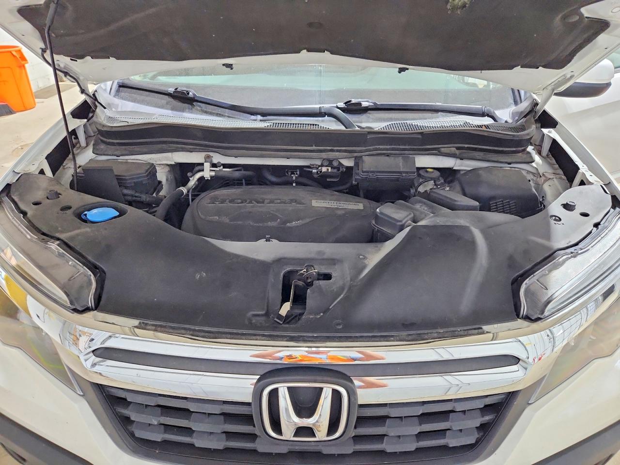2019 Honda Ridgeline Rtl White vin: 5FPYK3F56KB036014