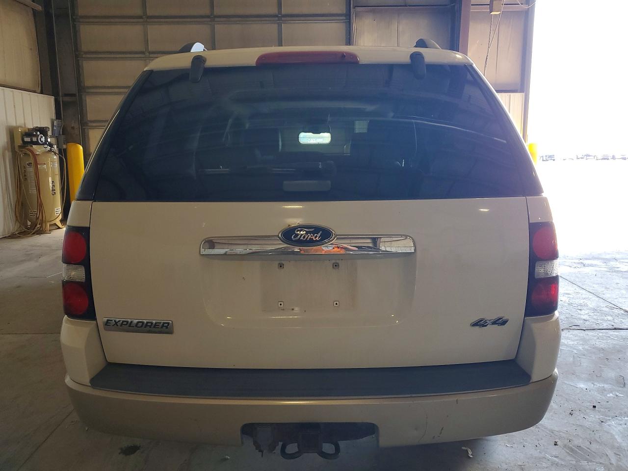 2008 Ford Explorer Eddie Bauer White vin: 1FMEU74EX8UA01164