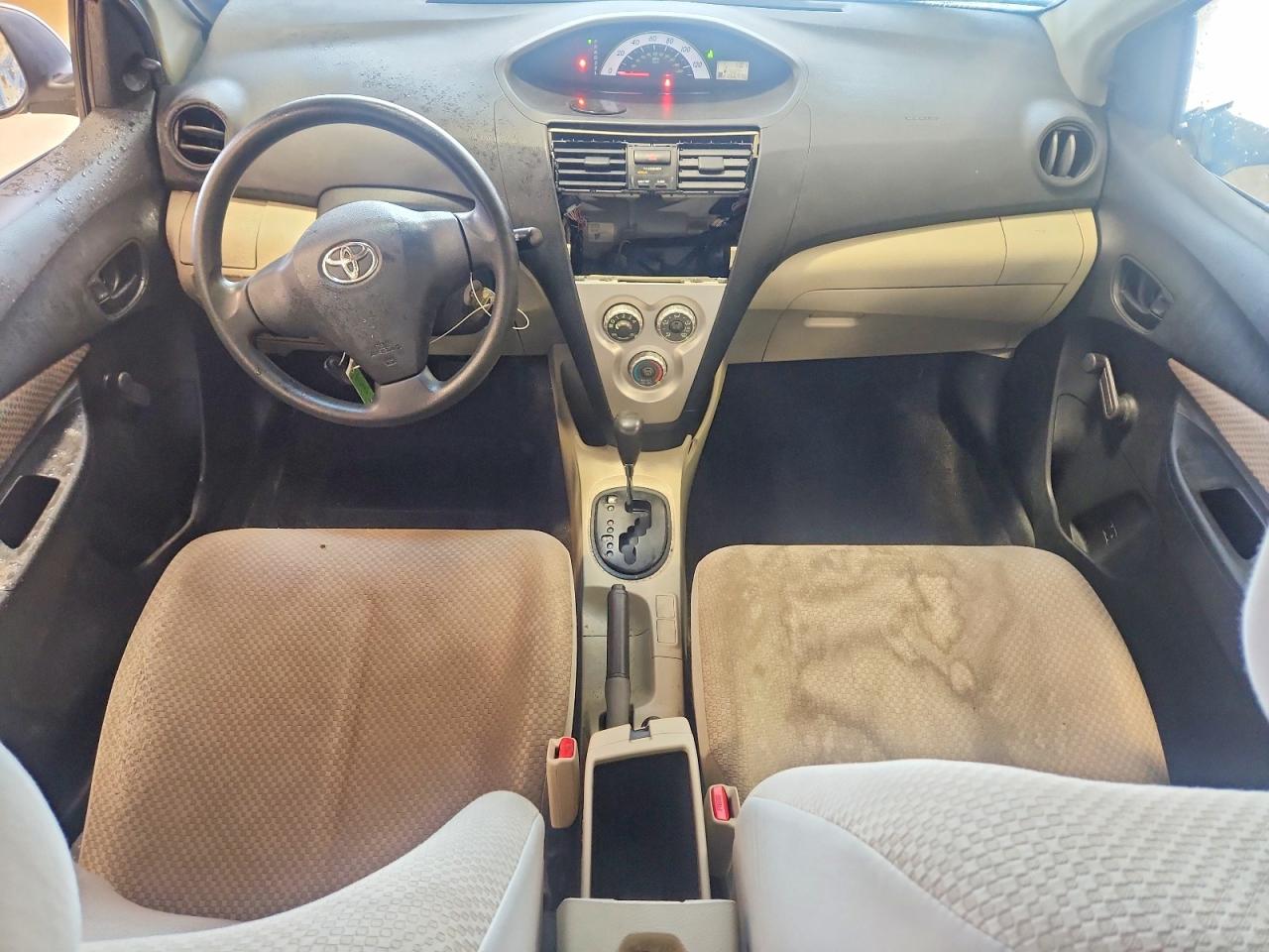 2007 Toyota Yaris Base Gold vin: JTDBT923971108343