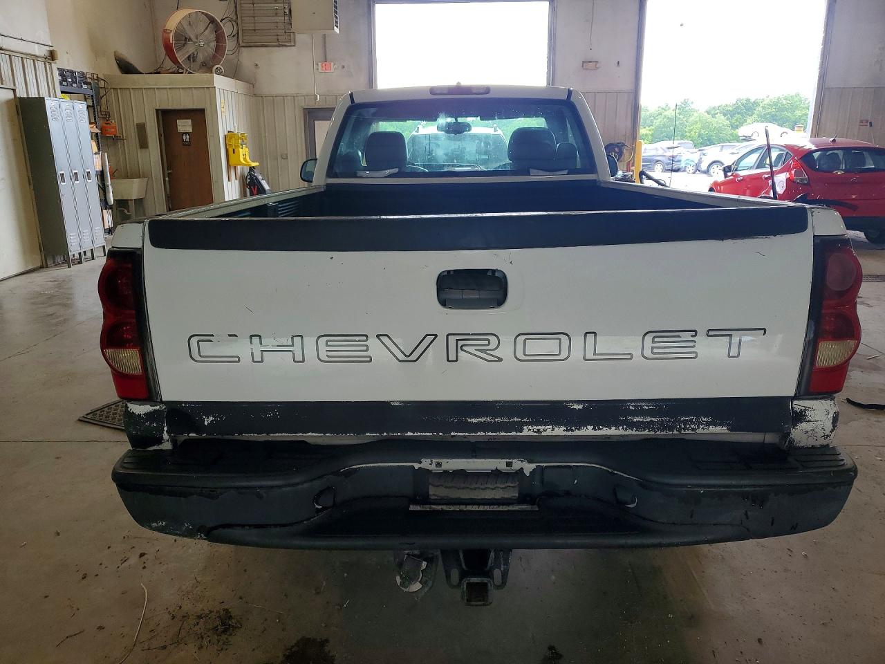 2004 Chevrolet Silverado C1500 Белый vin: 1GCEC14V84Z270281