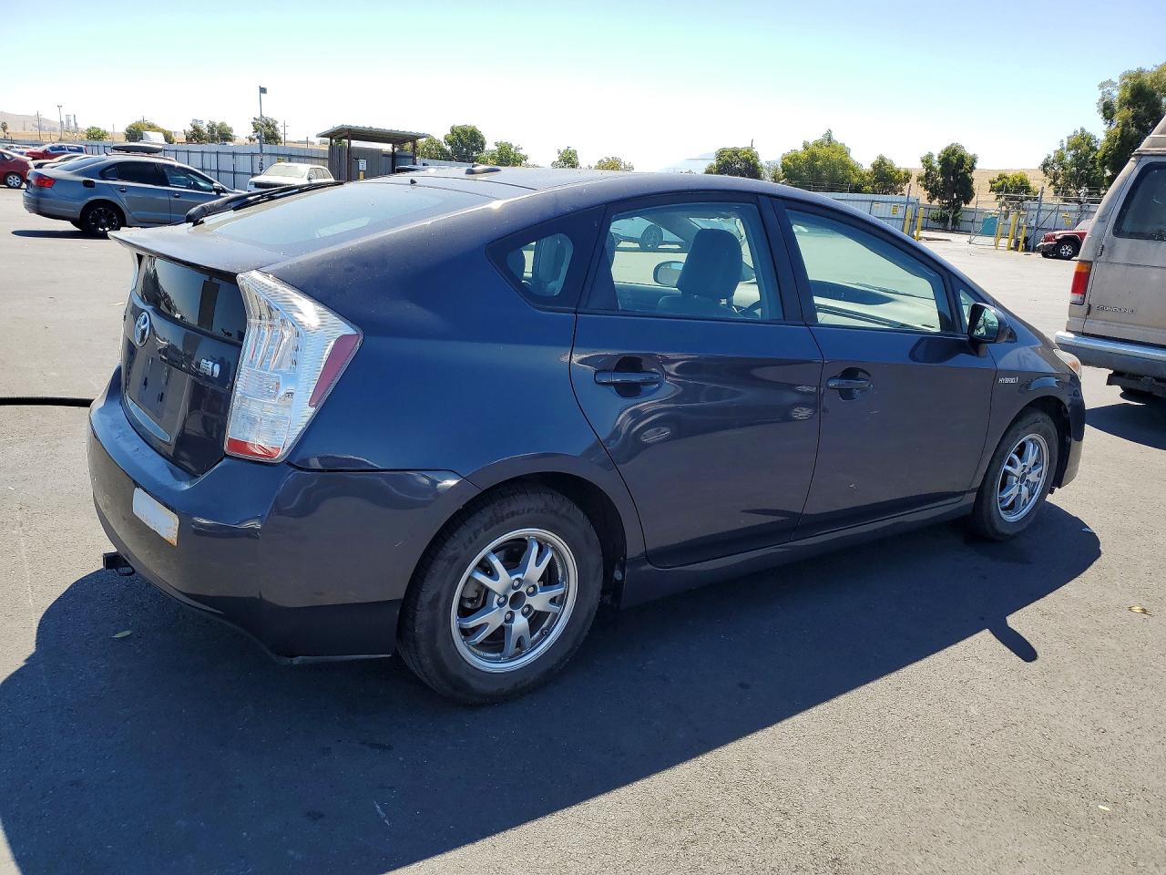 2011 Toyota Prius Three Серый vin: JTDKN3DU5B0296161