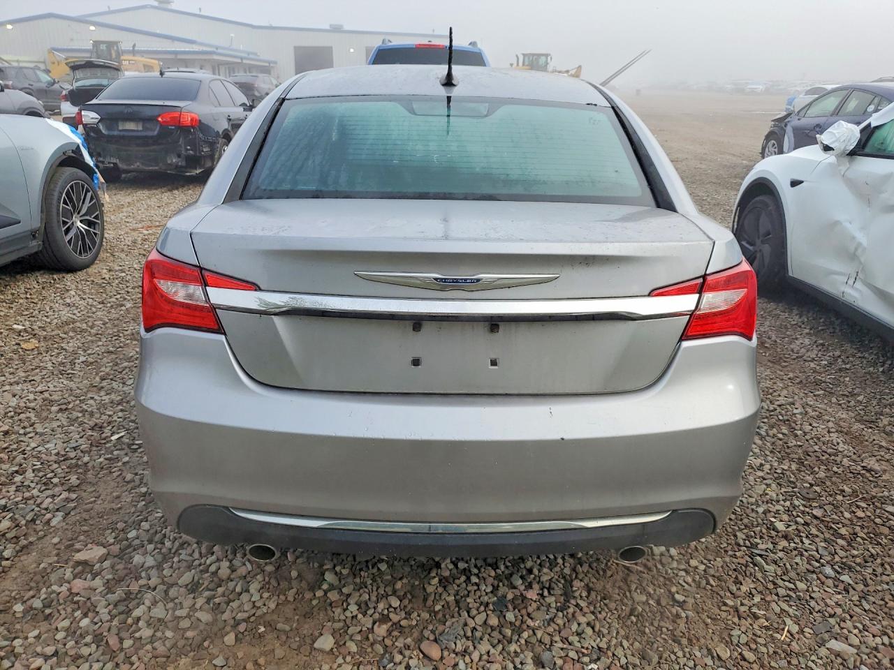 2013 Chrysler 200 Limited Silver vin: 1C3CCBCG2DN612545