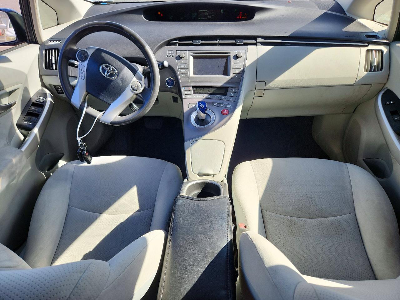 2015 Toyota Prius Two White vin: JTDKN3DU8F0473517