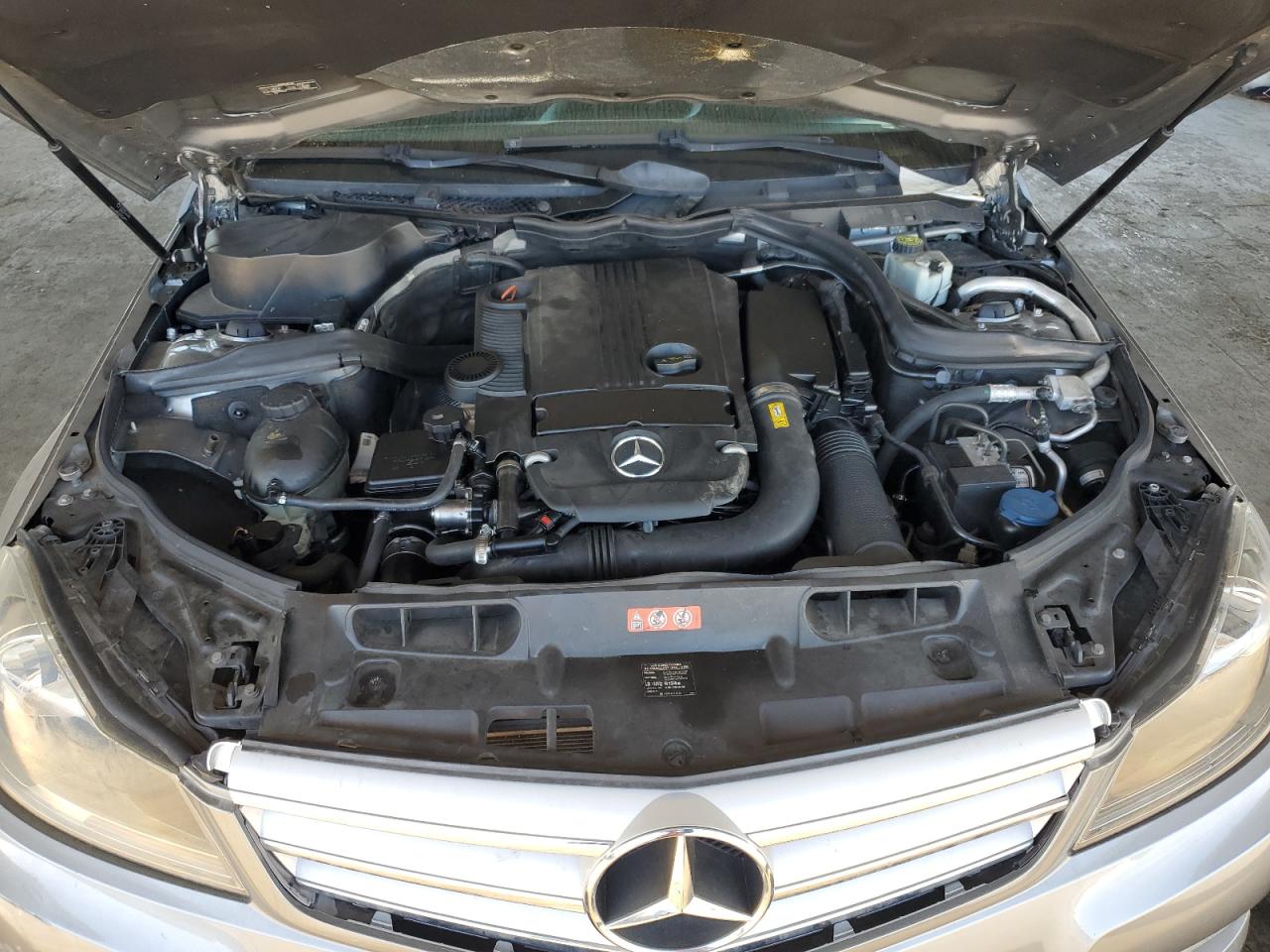 2012 Mercedes-benz C 250 Silver vin: WDDGF4HB1CR195736