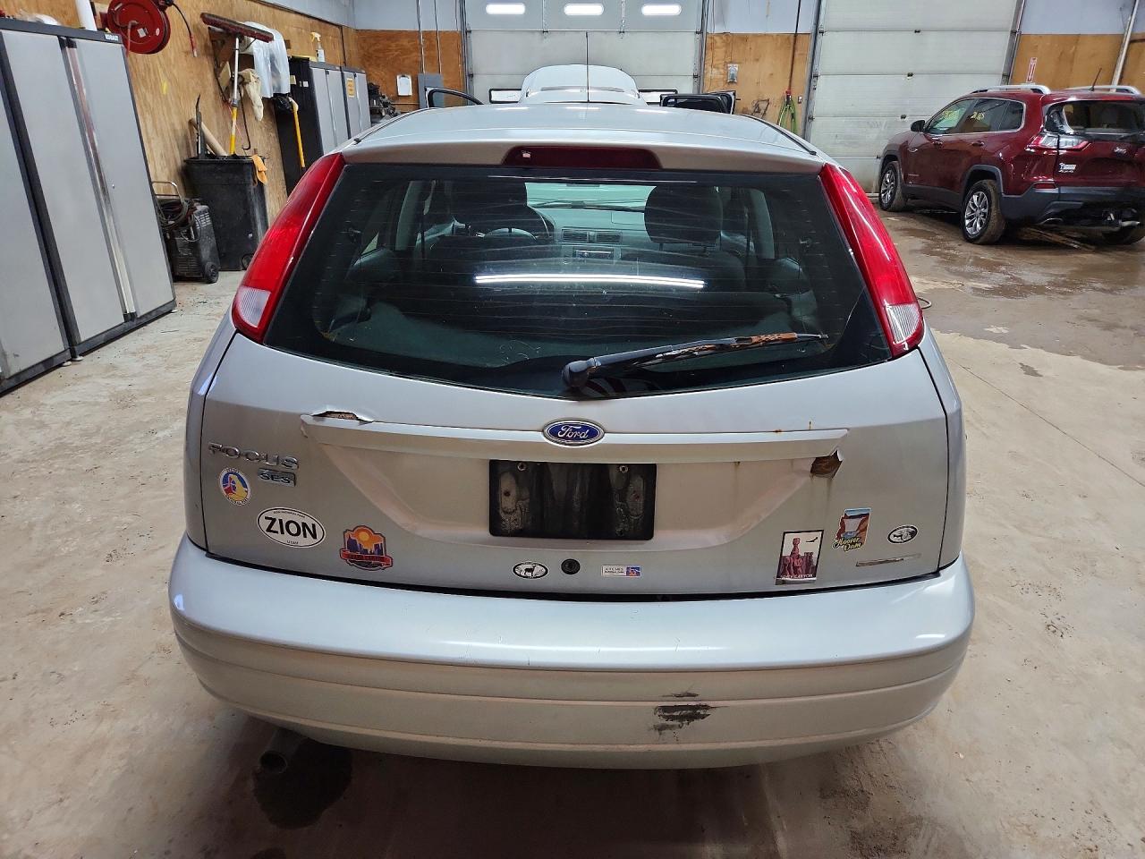 2007 Ford Focus Zx5 Silver vin: 1FAHP37N77W204146