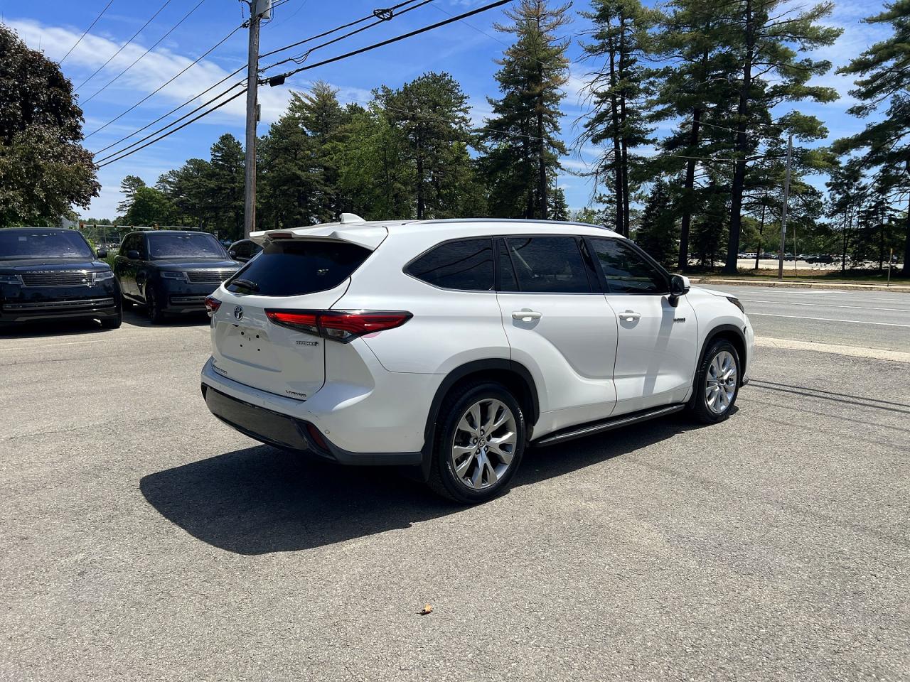 2021 Toyota Highlander Hybrid Limited White vin: 5TDYARAH5MS006372