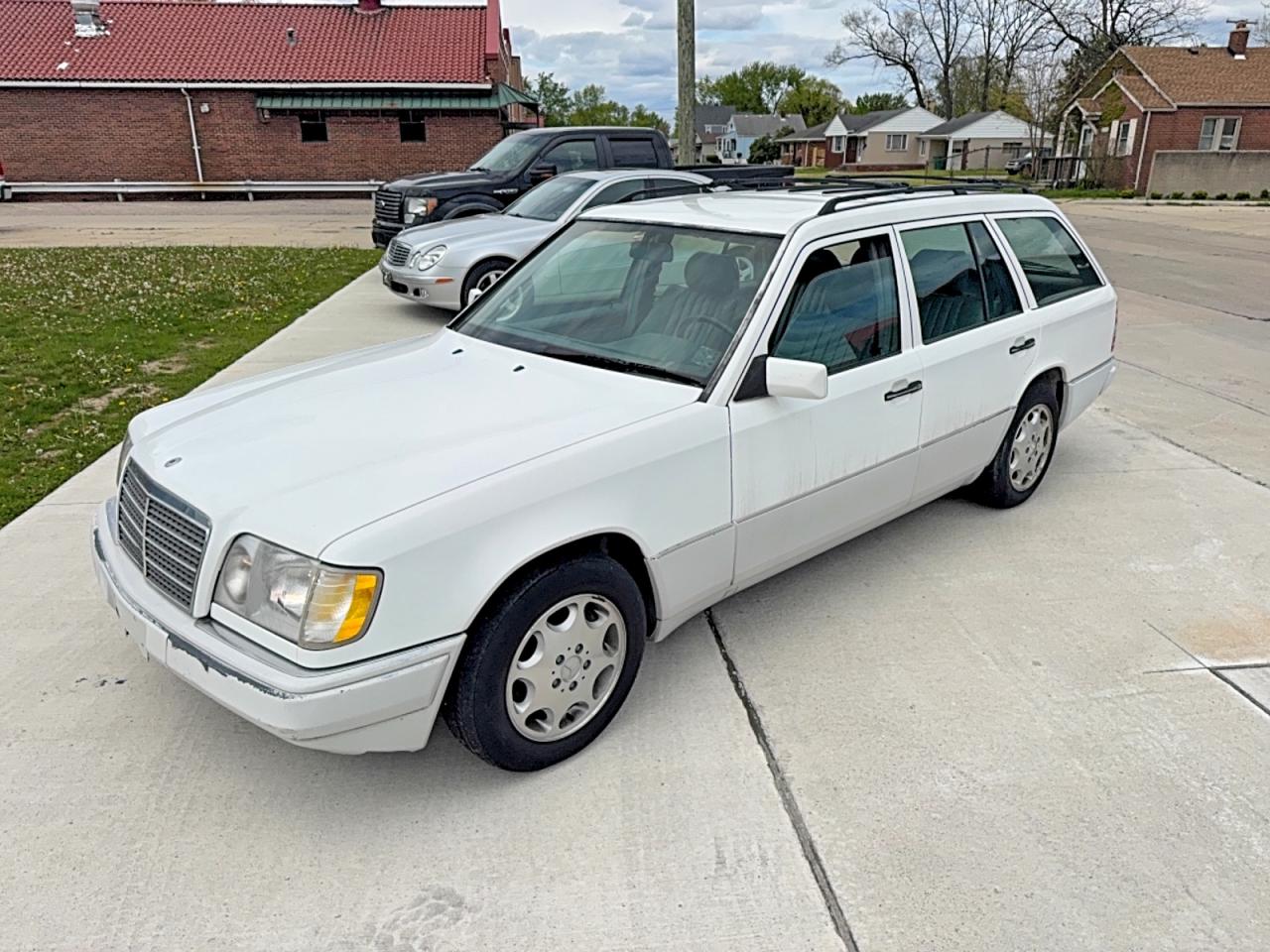 1995 Mercedes-benz E 320 White vin: WDBEA92E2SF296279